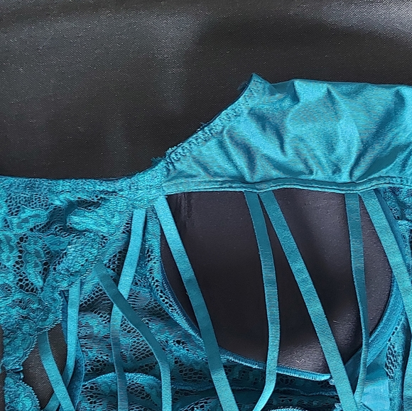 Halter bra top - Picture 9 of 9